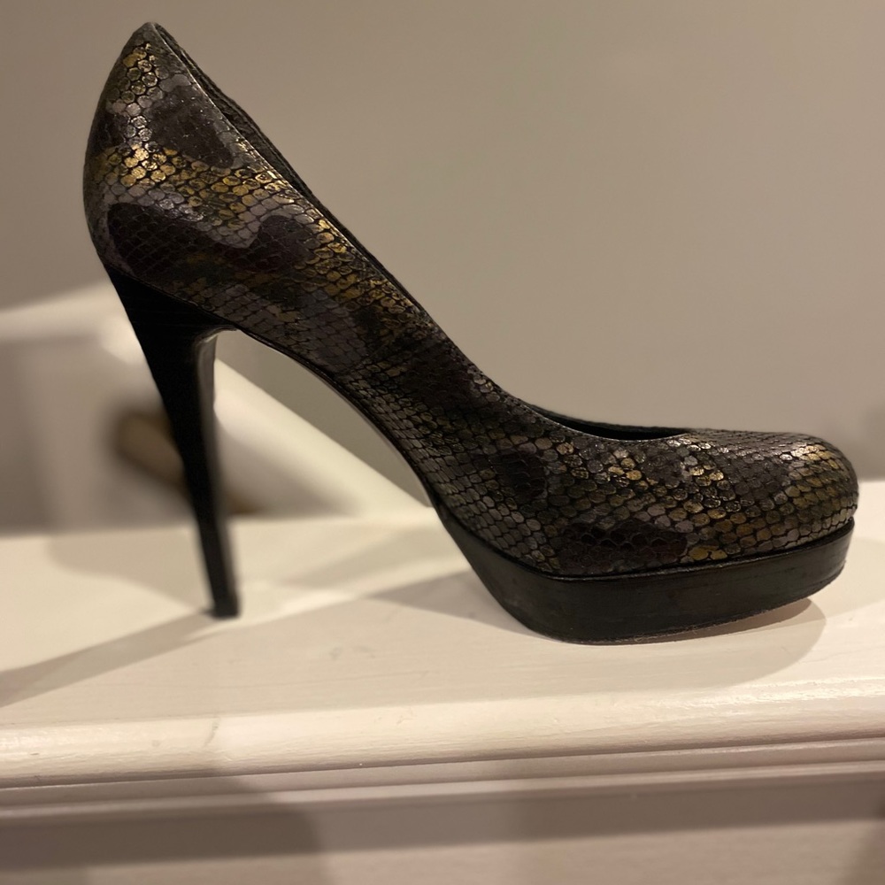 Black Dolly Stuart Weitzman Pumps